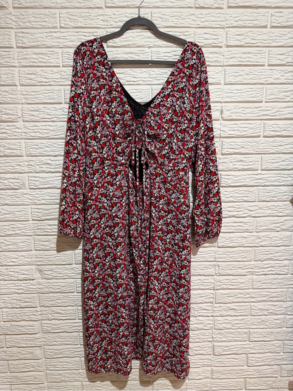 NWOT Sanctuary Long Sleeve Floral Midi Dress with V-Neck and Keyhole Cutout